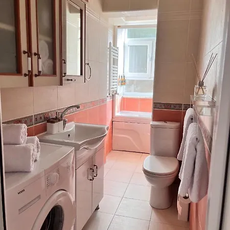 Charm And Cosy 2br Apartment